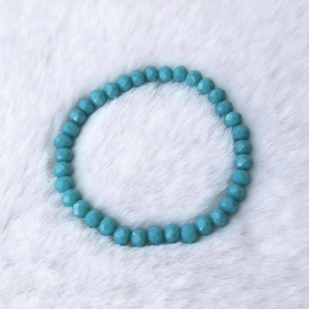 Blue Turquoise Glass Beaded Bracelet 🧞‍♂️